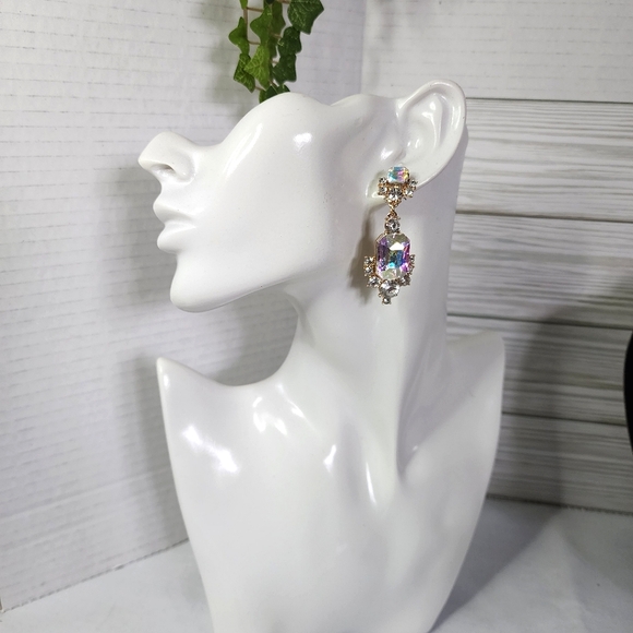 Elegant Gold with AB Emerald Cut Crystal Stones New - Picture 4 of 7